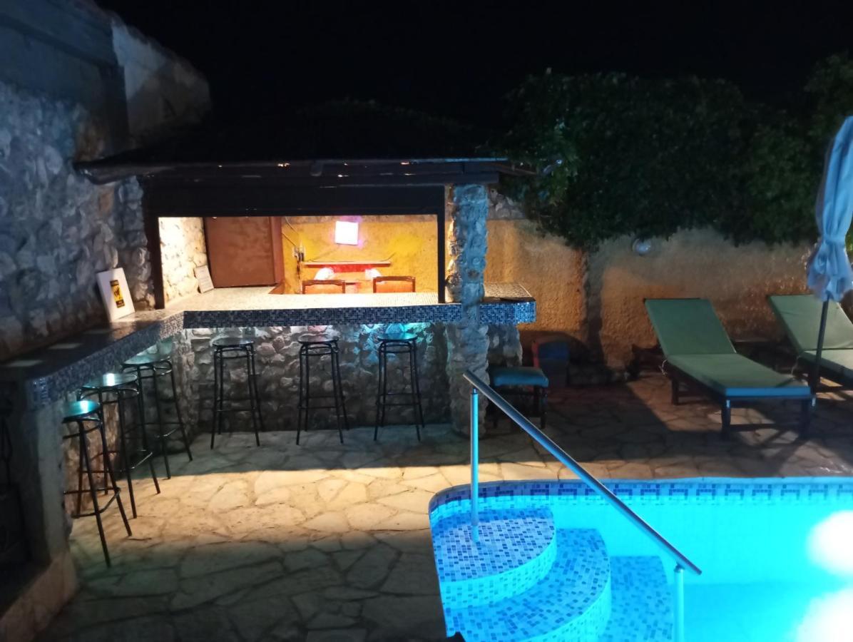 Vília Xenonas Κithαiron酒店 外观 照片
